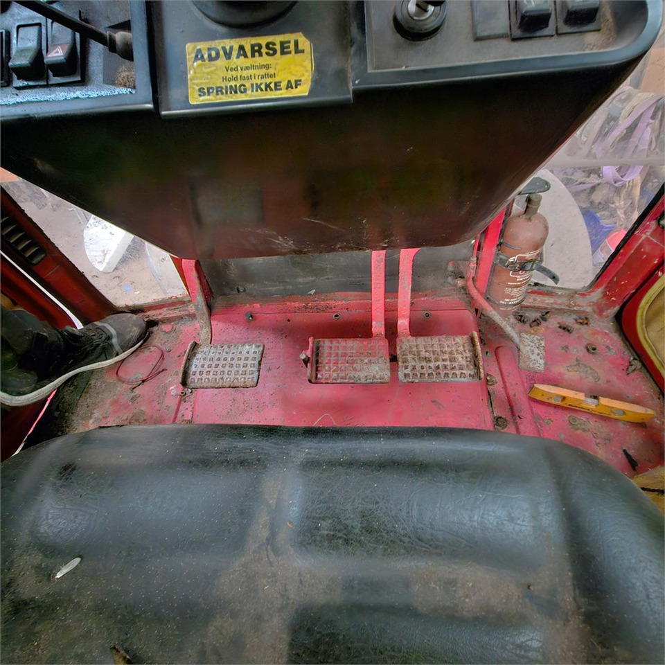 Farm tractor IH 485 XL: picture 17