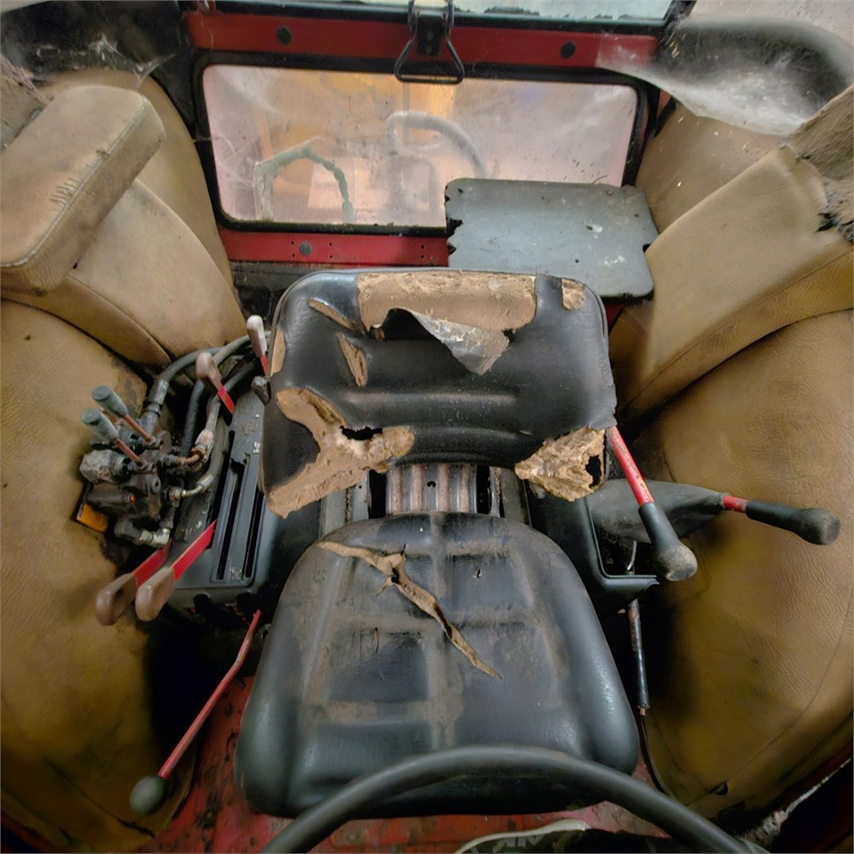 Farm tractor IH 485 XL: picture 25