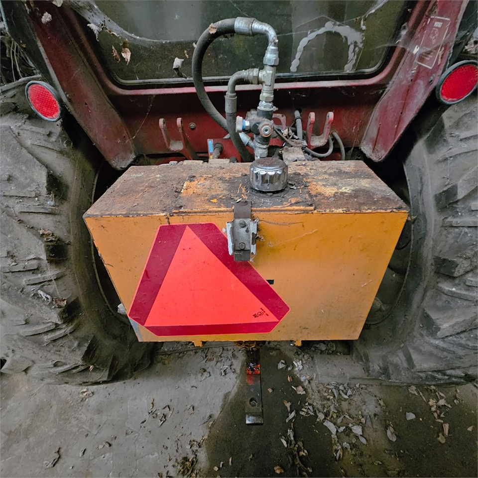 Farm tractor IH 485 XL: picture 28