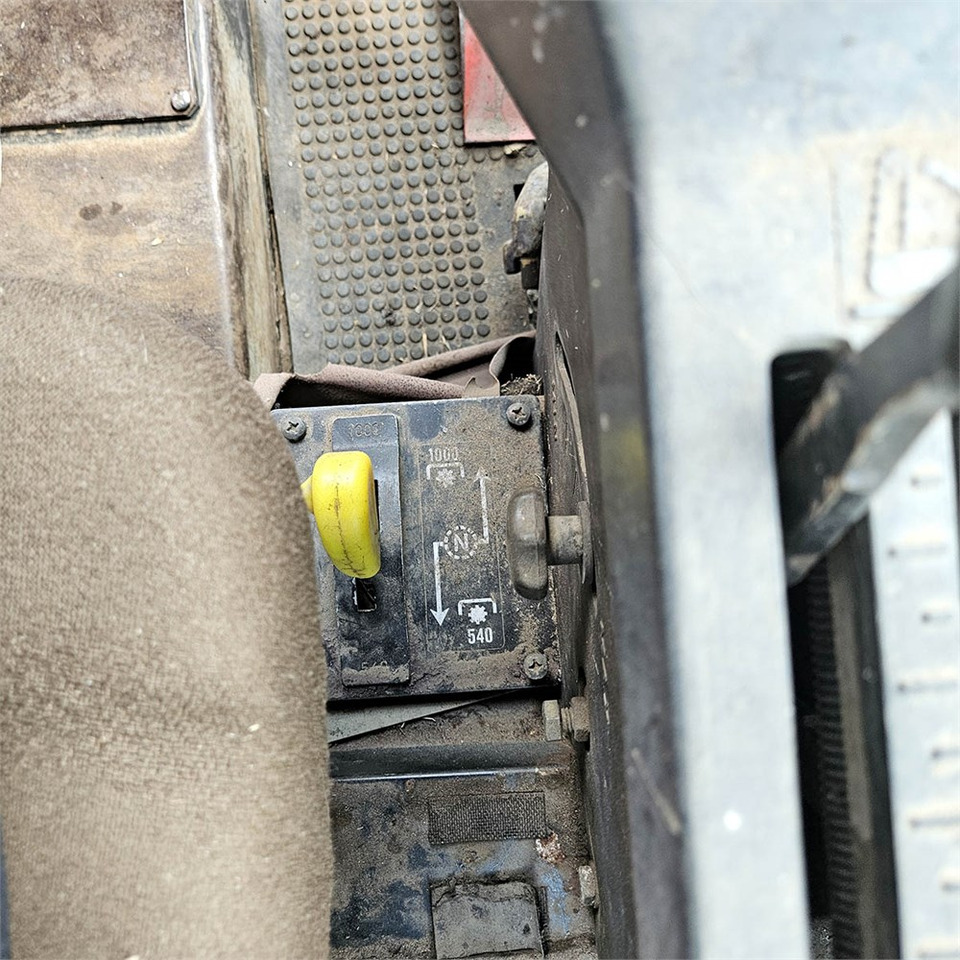 John Deere 2850 MFWD leasing John Deere 2850 MFWD: picture 13