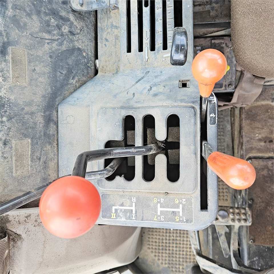 John Deere 2850 MFWD leasing John Deere 2850 MFWD: picture 11