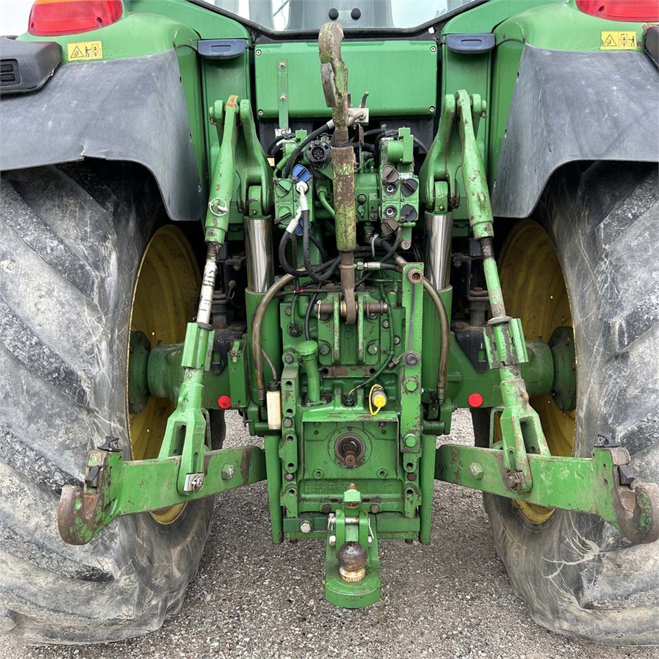 Farm tractor John Deere 7530: picture 27