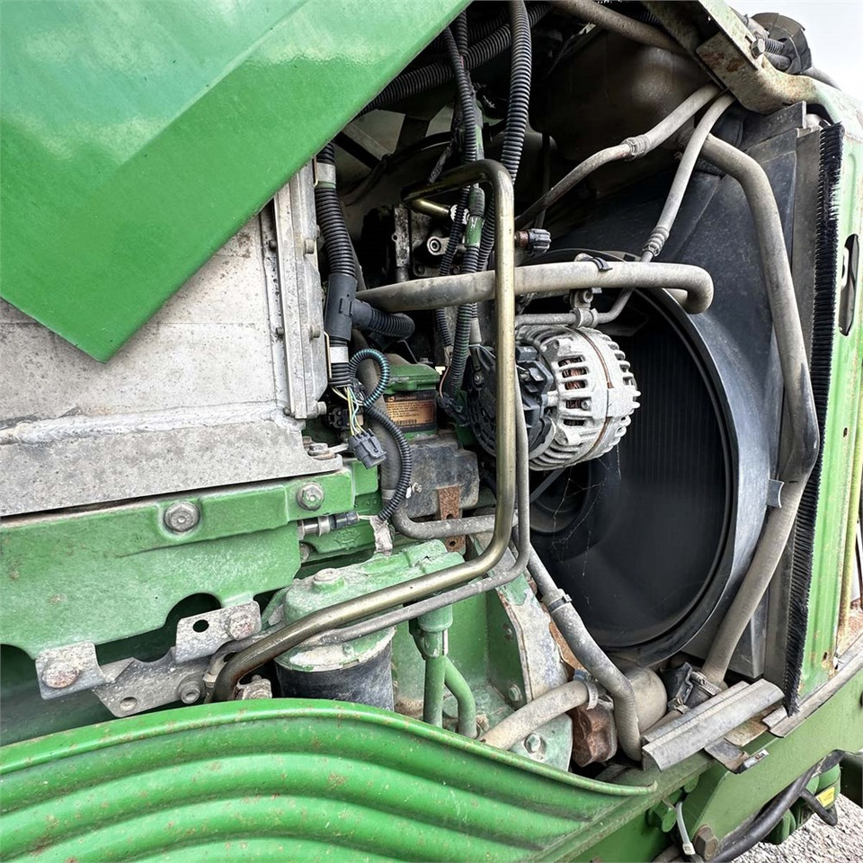 Farm tractor John Deere 7530: picture 21