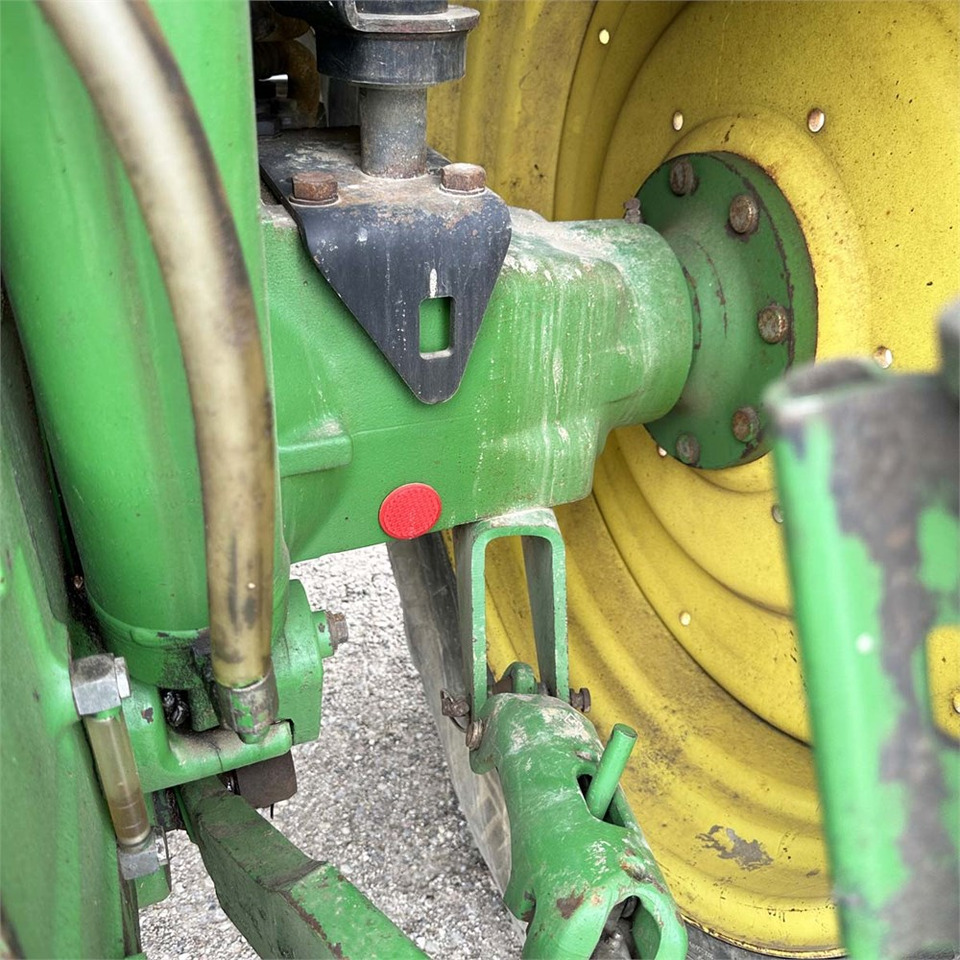 Farm tractor John Deere 7530: picture 32