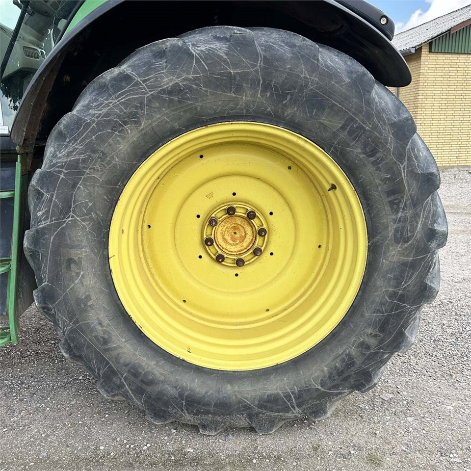 Farm tractor John Deere 7530: picture 42