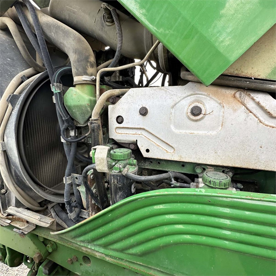 Farm tractor John Deere 7530: picture 25