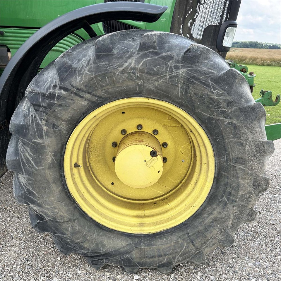 Farm tractor John Deere 7530: picture 46