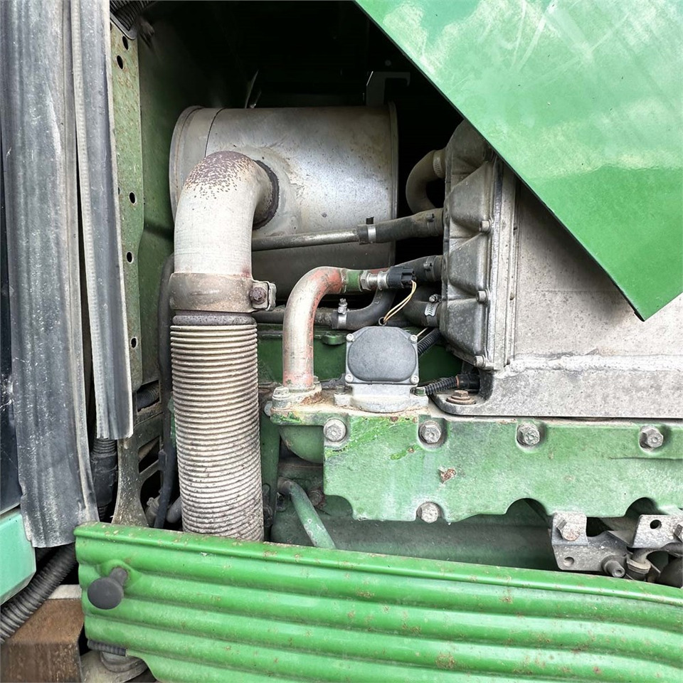 Farm tractor John Deere 7530: picture 22