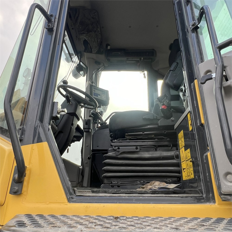 Komatsu WA480-8 leasing Komatsu WA480-8: picture 18 Komatsu WA480-8 leasing Komatsu WA480-8: picture 18