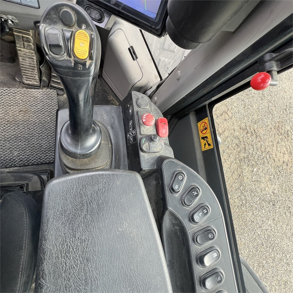 Komatsu WA480-8 leasing Komatsu WA480-8: picture 21 Komatsu WA480-8 leasing Komatsu WA480-8: picture 21