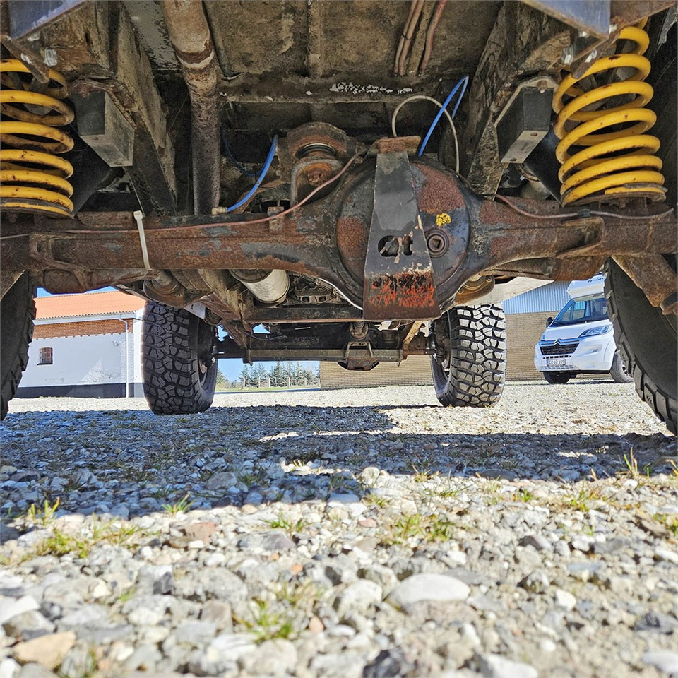 SUV Land Rover Defender 90: picture 40 SUV Land Rover Defender 90: picture 40