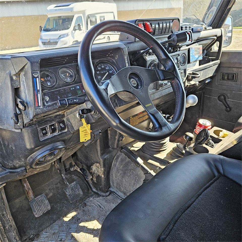 SUV Land Rover Defender 90: picture 11 SUV Land Rover Defender 90: picture 11