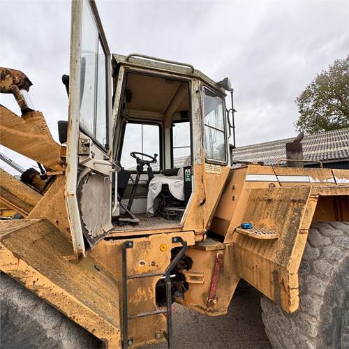 Wheel loader Liebherr L541: picture 13