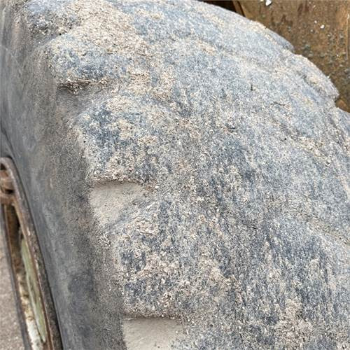 Wheel loader Liebherr L541: picture 39