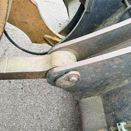 Wheel loader Liebherr L541: picture 26