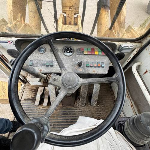 Wheel loader Liebherr L541: picture 17