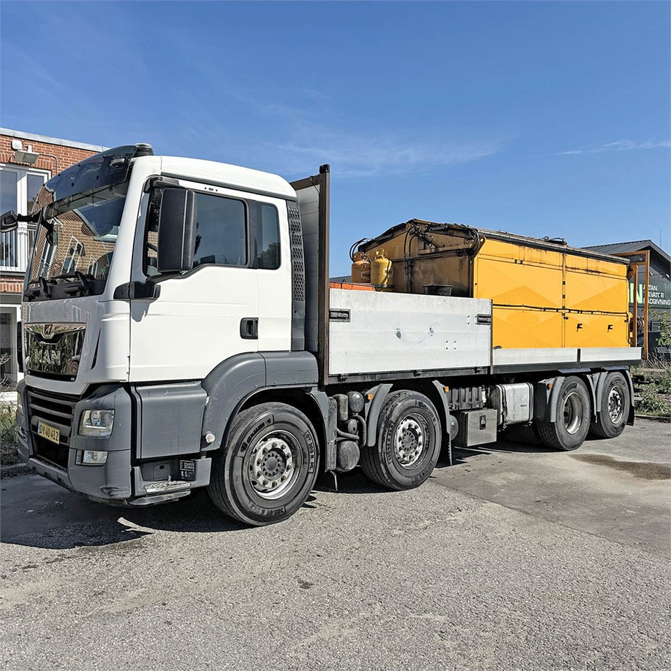 MAN TG 35. 8x2-6 BL - Dropside/ Flatbed truck, Asphalt distributor: picture 1 MAN TG 35. 8x2-6 BL - Dropside/ Flatbed truck, Asphalt distributor: picture 1