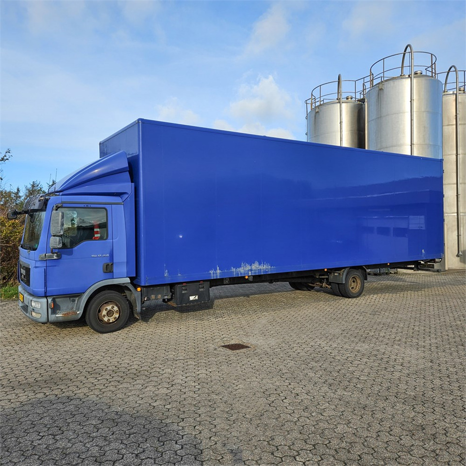 MAN TGL 12.250 - Box truck: picture 2 MAN TGL 12.250 - Box truck: picture 2