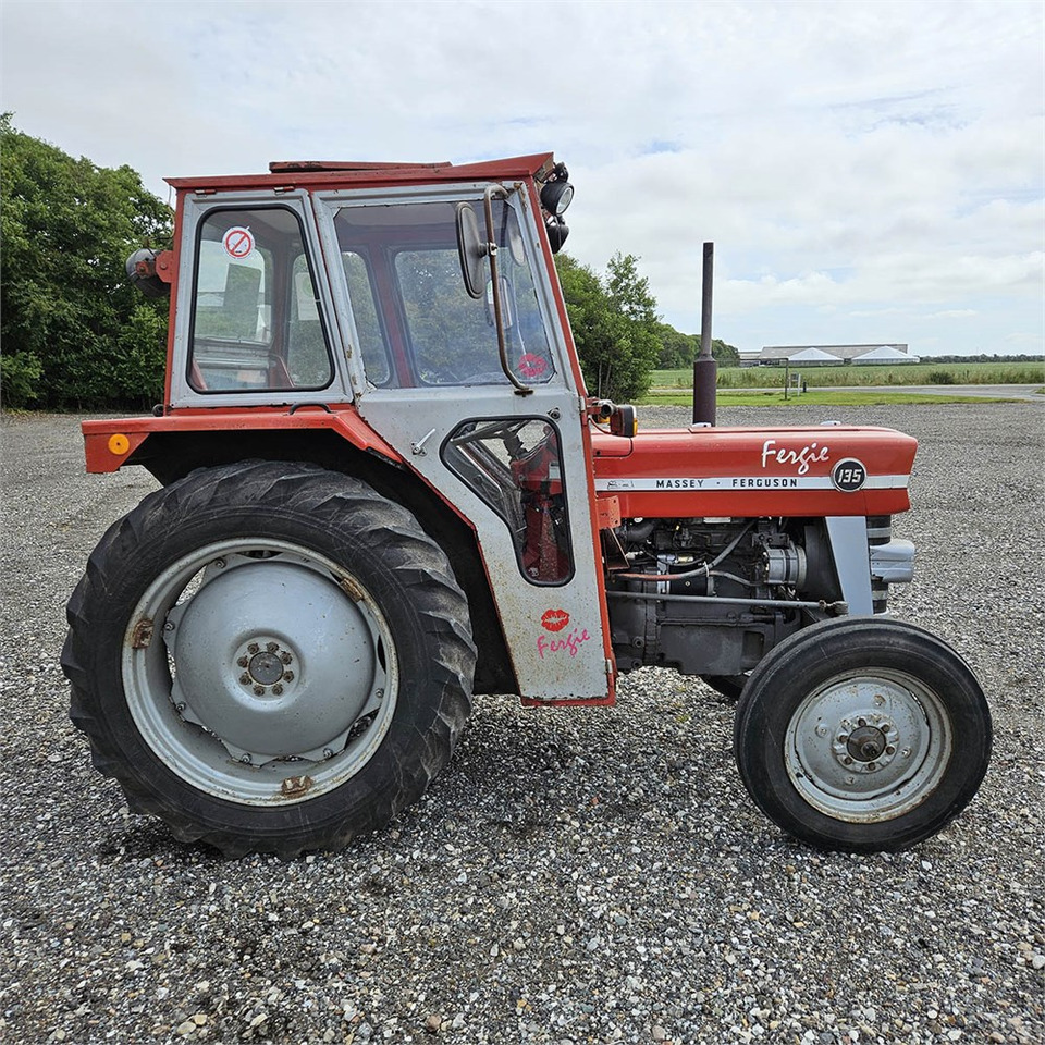 Massey Ferguson MF135 - Farm tractor: picture 2 Massey Ferguson MF135 - Farm tractor: picture 2