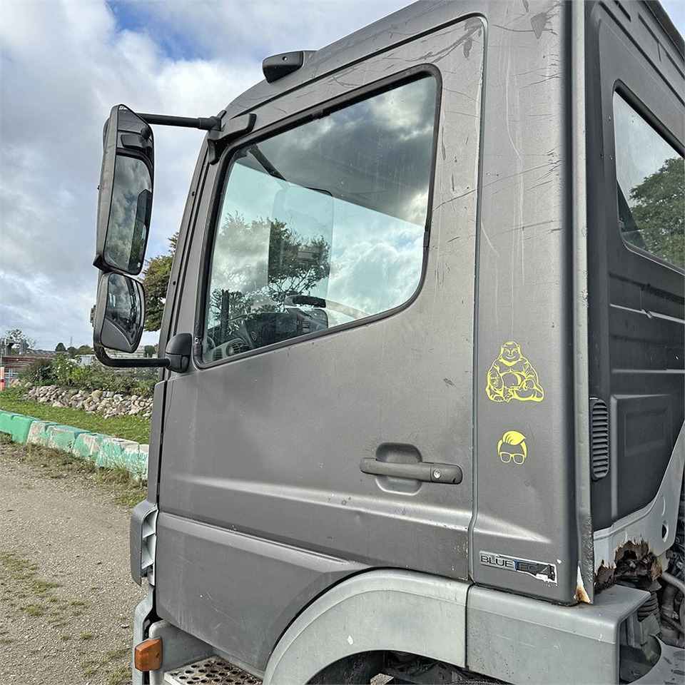 Dropside/ Flatbed truck, Crane truck Mercedes Atego 1524 LL: picture 10