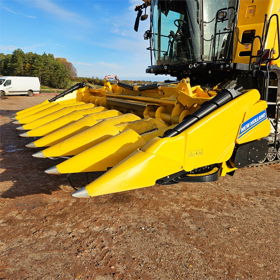 New Holland F8 - Harvester: picture 1 New Holland F8 - Harvester: picture 1