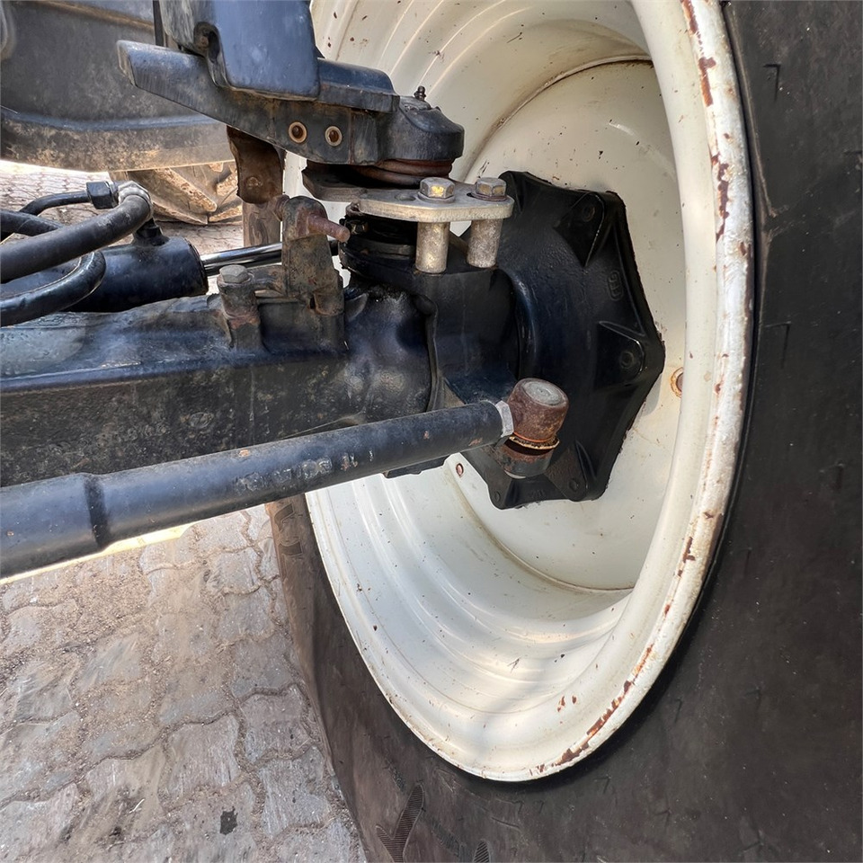 Farm tractor New Holland T6050: picture 43