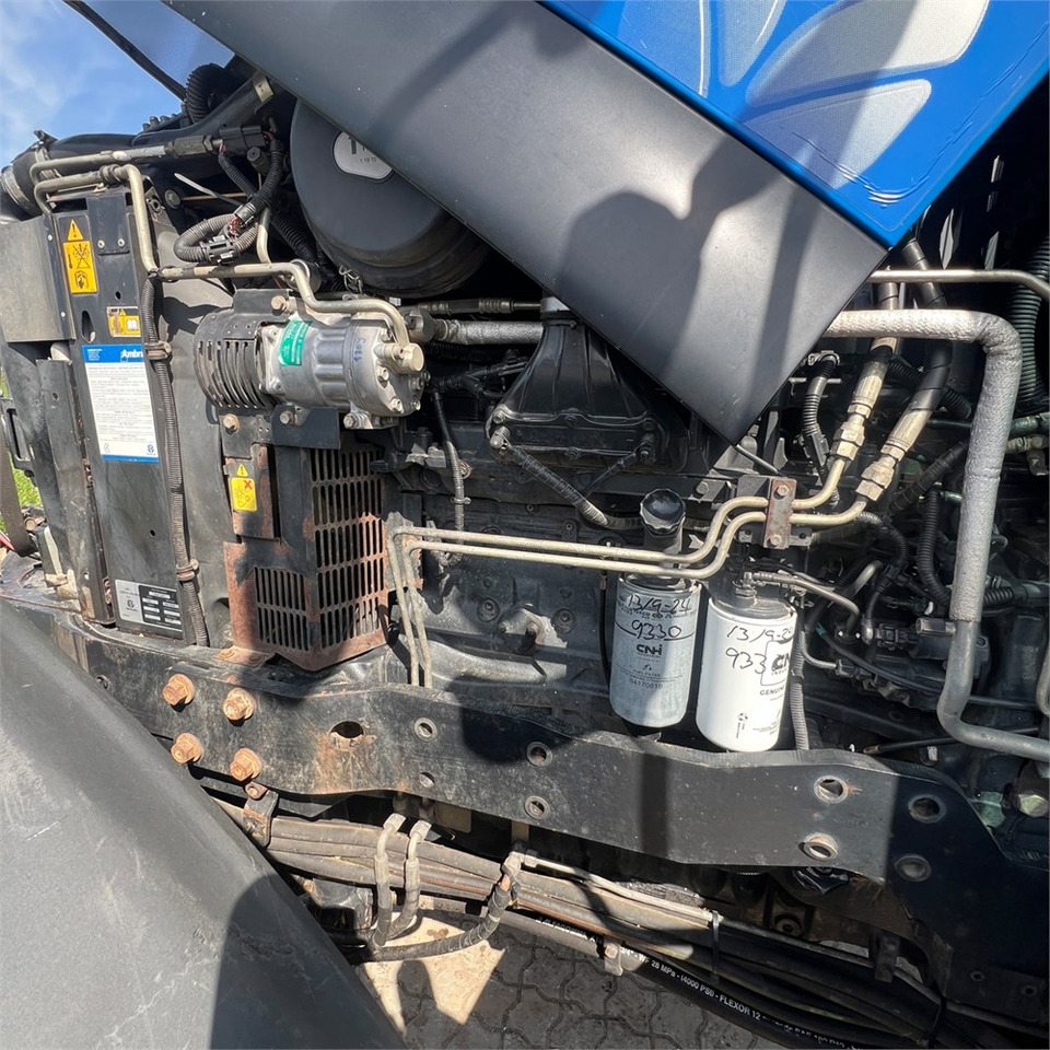 Farm tractor New Holland T6050: picture 40