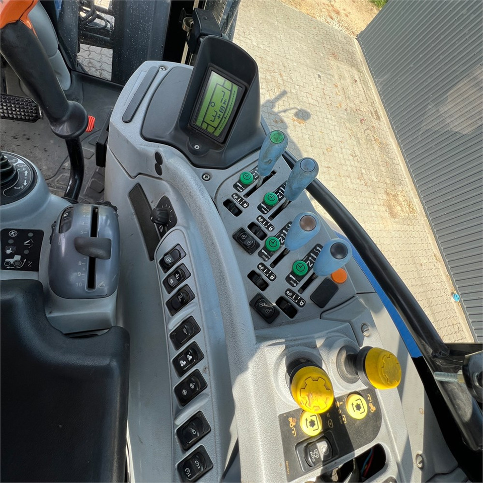 Farm tractor New Holland T6050: picture 22