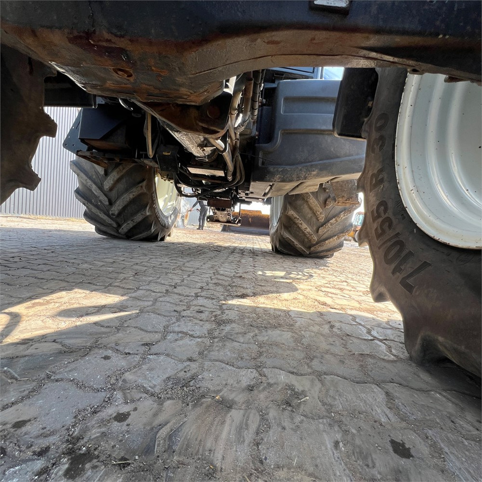 Farm tractor New Holland T6050: picture 42