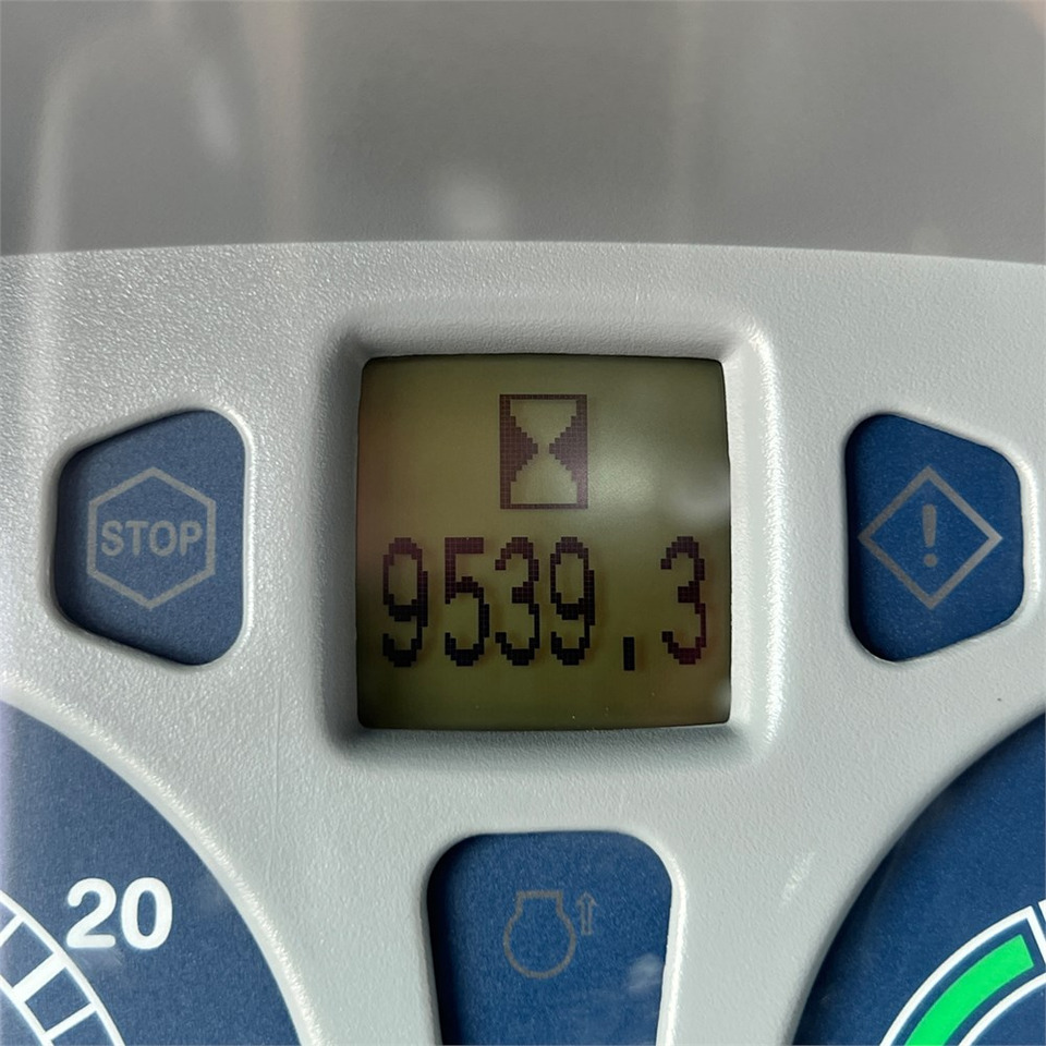 Farm tractor New Holland T6050: picture 26