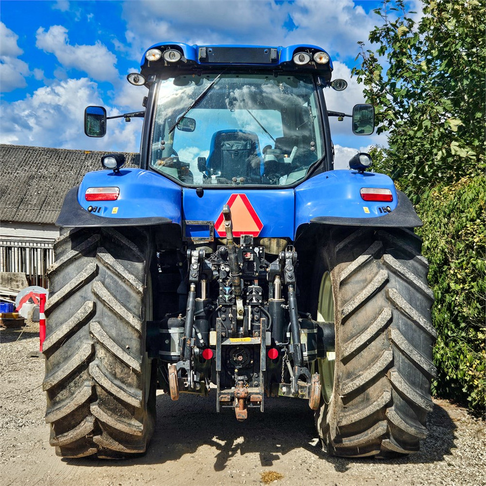 New Holland T8.390 - Farm tractor: picture 4 New Holland T8.390 - Farm tractor: picture 4