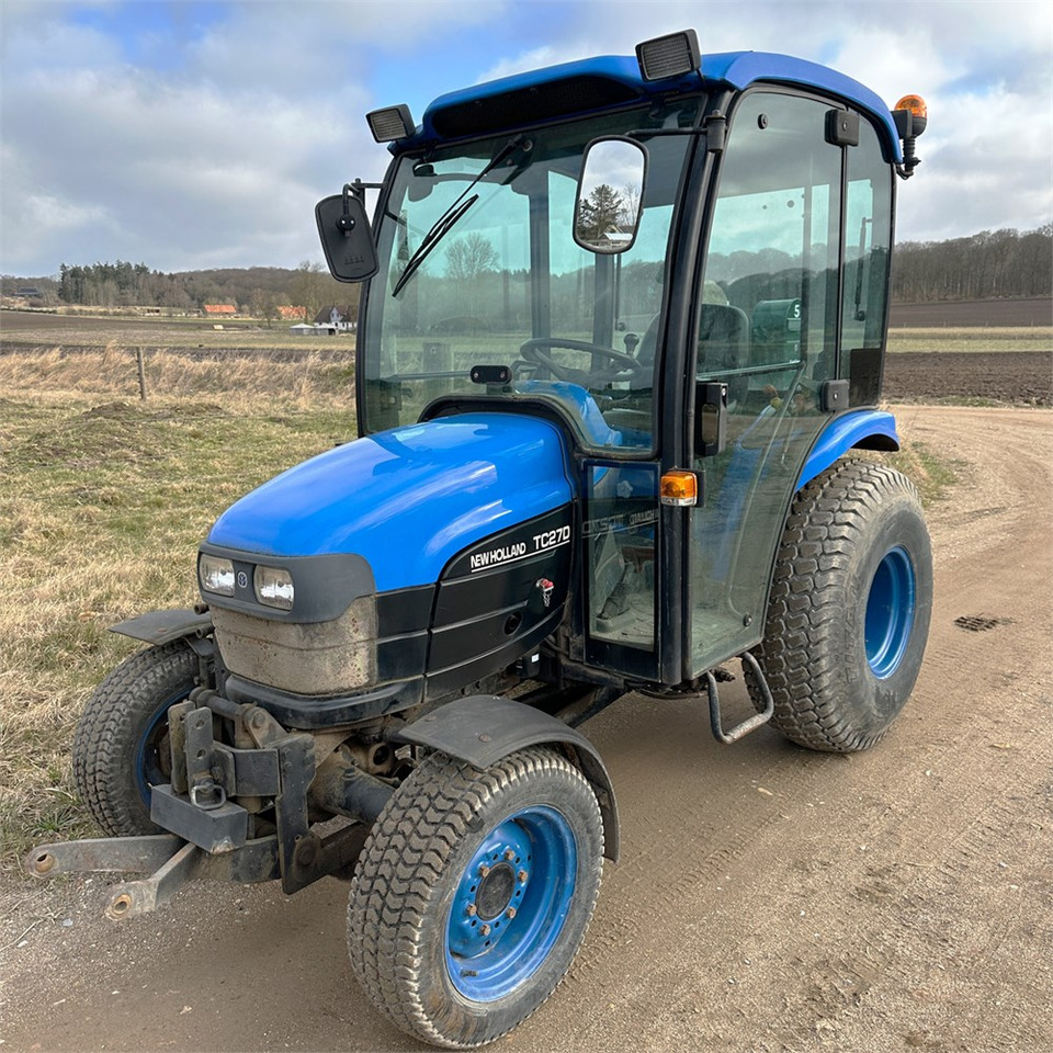 New Holland TC27D - Municipal tractor: picture 2 New Holland TC27D - Municipal tractor: picture 2