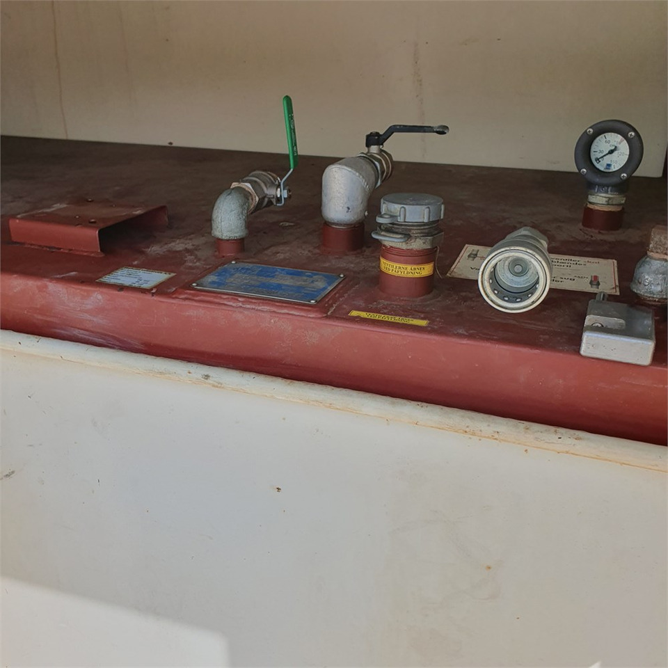 Roug A/S 2000 liter - Storage tank: picture 4 Roug A/S 2000 liter - Storage tank: picture 4