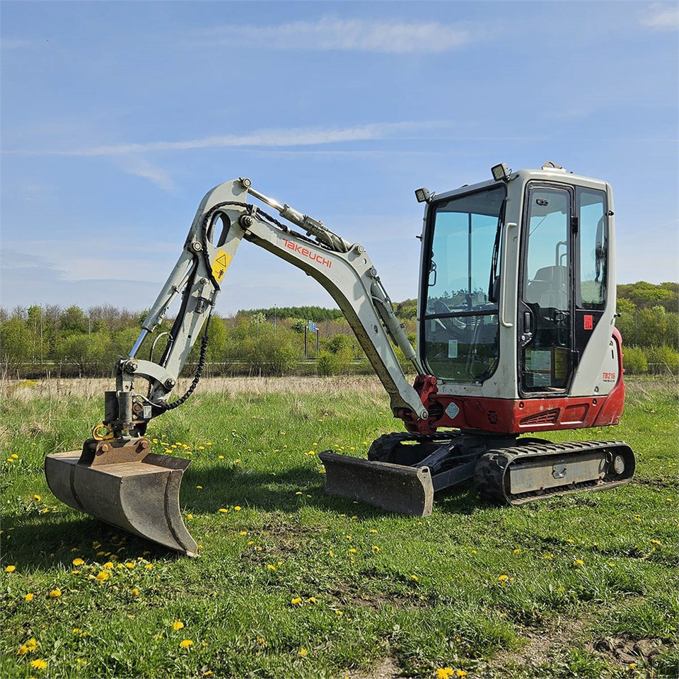 Mini excavator Takeuchi TB216: picture 7