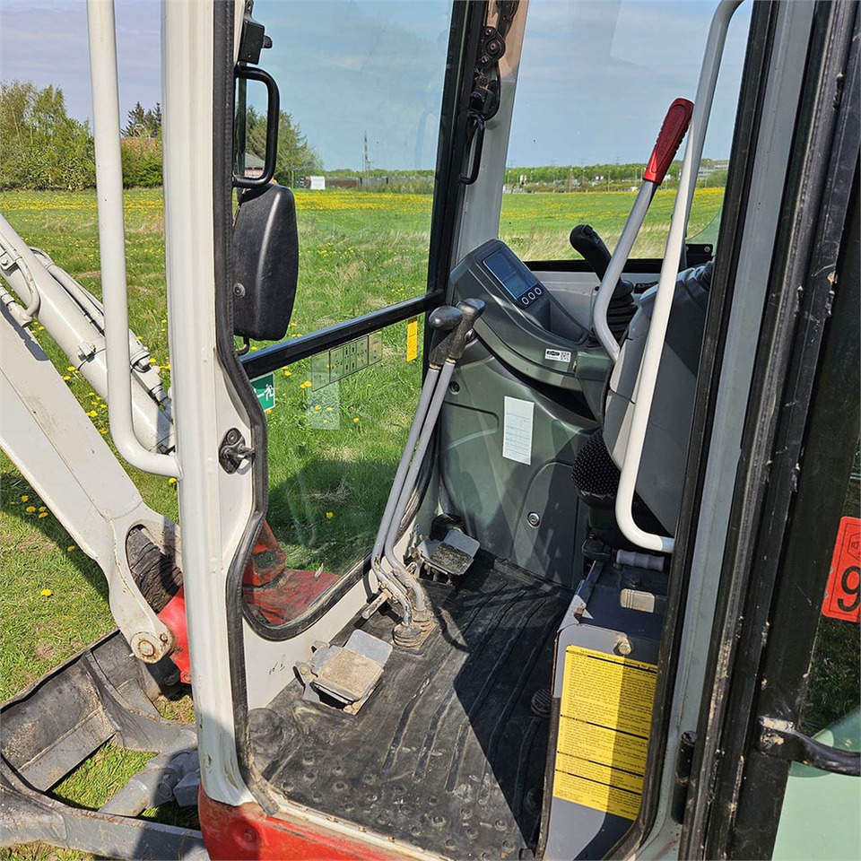 Mini excavator Takeuchi TB216: picture 11