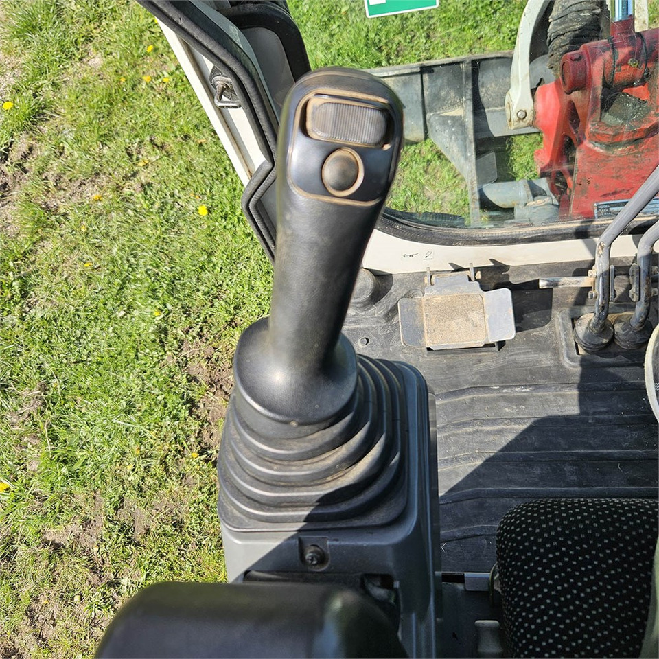 Mini excavator Takeuchi TB216: picture 13