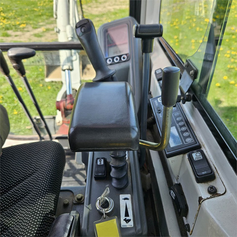 Mini excavator Takeuchi TB216: picture 15