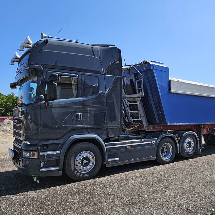 Scania V8 PGR 730 - Tractor unit: picture 1 Scania V8 PGR 730 - Tractor unit: picture 1