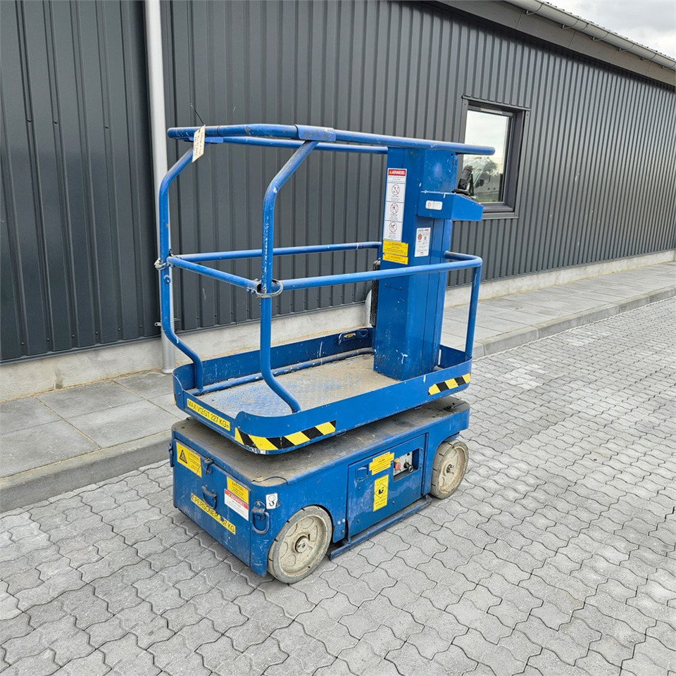 UpRight TM12 - Vertical mast lift: picture 3 UpRight TM12 - Vertical mast lift: picture 3