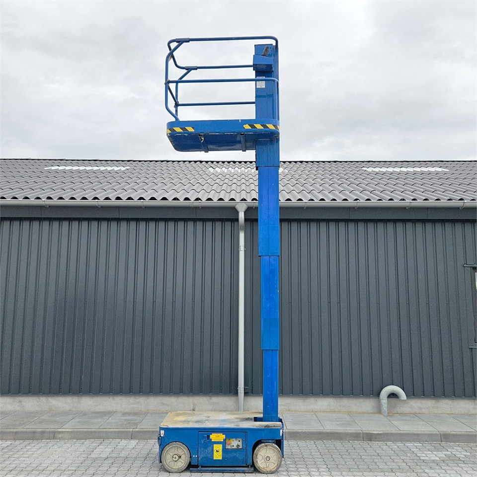 UpRight TM12 - Vertical mast lift: picture 2 UpRight TM12 - Vertical mast lift: picture 2