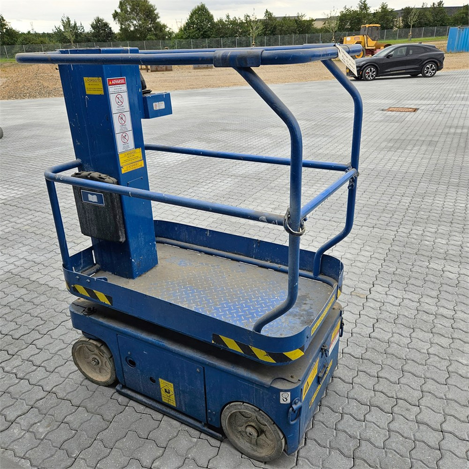 UpRight TM12 - Vertical mast lift: picture 5 UpRight TM12 - Vertical mast lift: picture 5