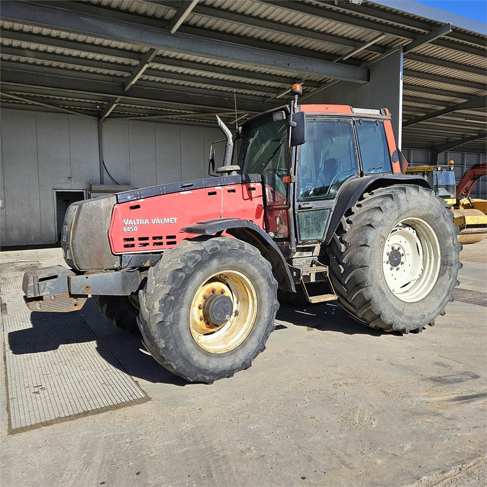 Valmet Valtra 8450 - Farm tractor: picture 1 Valmet Valtra 8450 - Farm tractor: picture 1