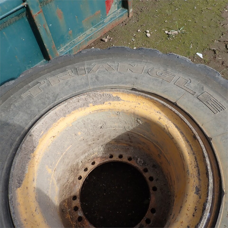 Volvo Hjul - Wheel and tire package for Wheel loader: picture 3 Volvo Hjul - Wheel and tire package for Wheel loader: picture 3