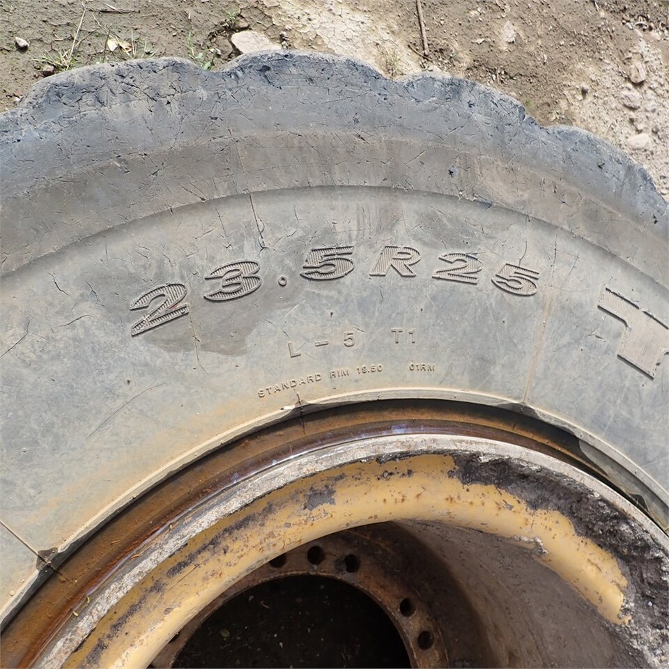 Volvo Hjul - Wheel and tire package for Wheel loader: picture 5 Volvo Hjul - Wheel and tire package for Wheel loader: picture 5
