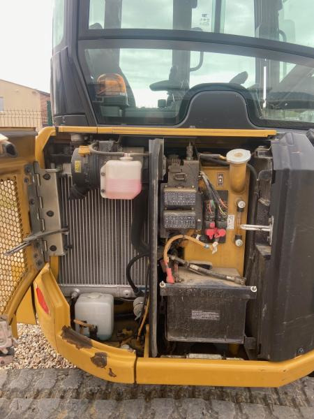 Mini excavator Caterpillar 302.7 CR: picture 6