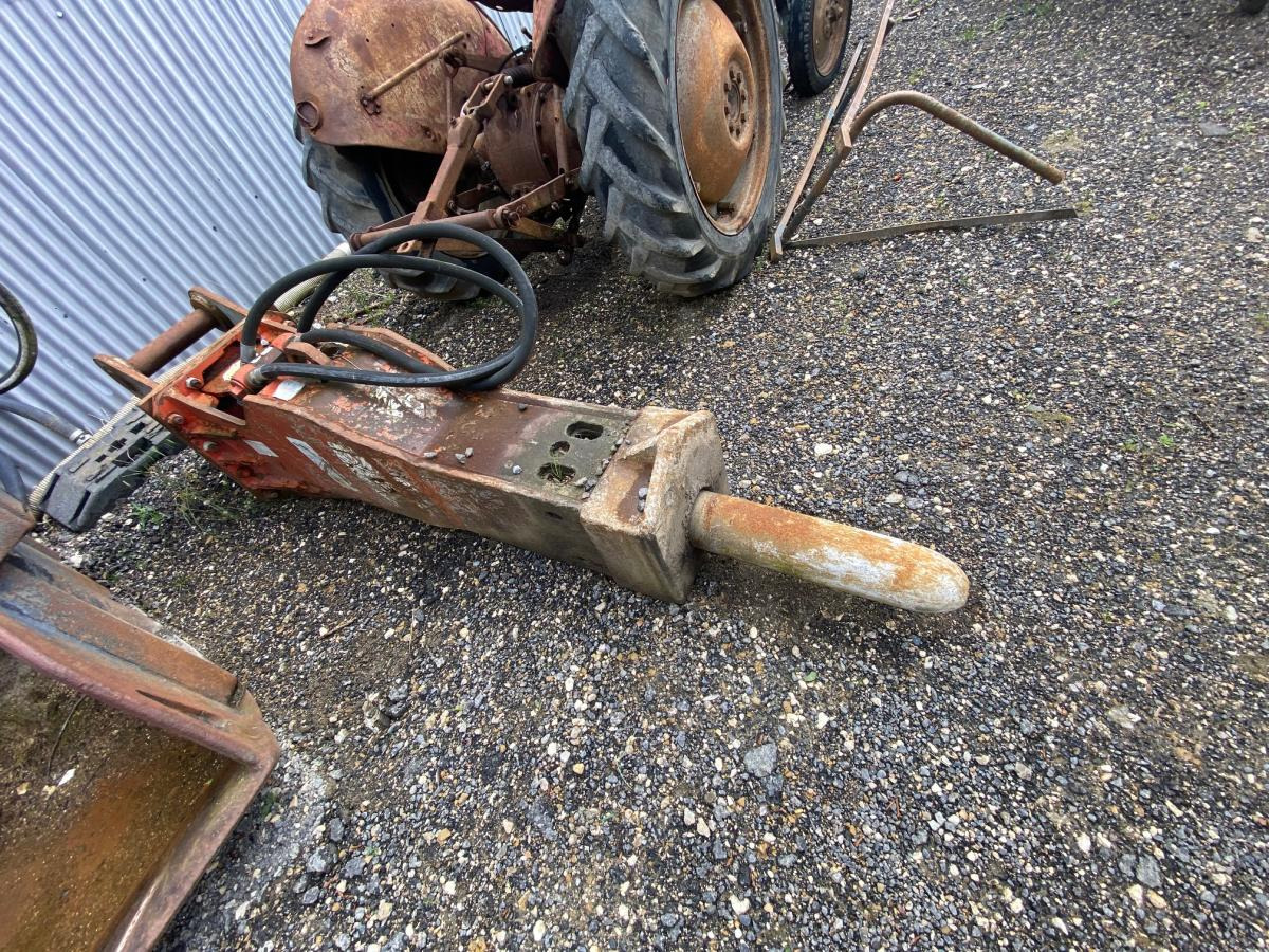 HAMMER H 130P - Hydraulic hammer: picture 4 HAMMER H 130P - Hydraulic hammer: picture 4