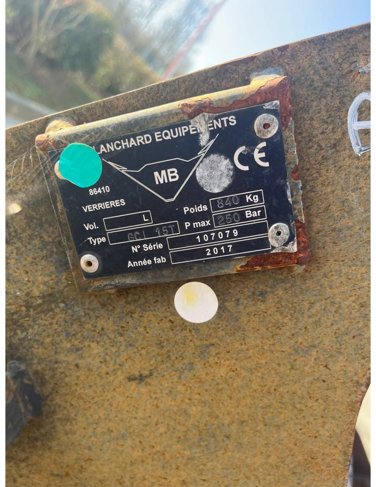 BLANCHARD EQUIPEMENTS GODET/1800 - Excavator bucket for Construction machinery: picture 3 BLANCHARD EQUIPEMENTS GODET/1800 - Excavator bucket for Construction machinery: picture 3