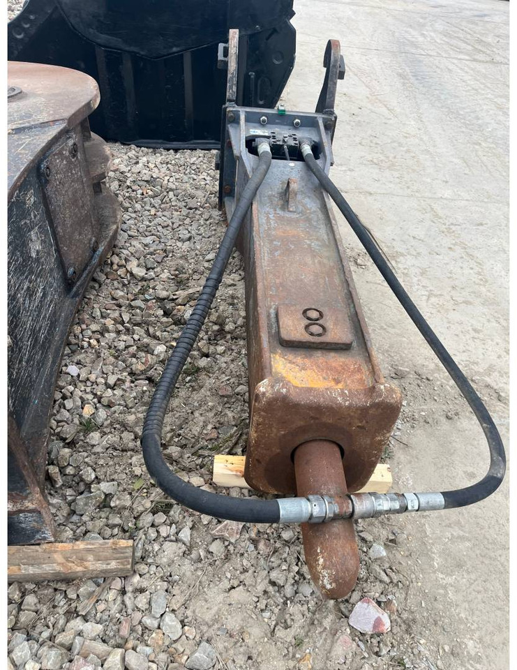 BRH/EUSITI/SGK13515/20T/25T - Hydraulic hammer: picture 1 BRH/EUSITI/SGK13515/20T/25T - Hydraulic hammer: picture 1