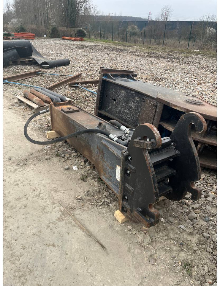 BRH/EUSITI/SGK13515/20T/25T - Hydraulic hammer: picture 2 BRH/EUSITI/SGK13515/20T/25T - Hydraulic hammer: picture 2