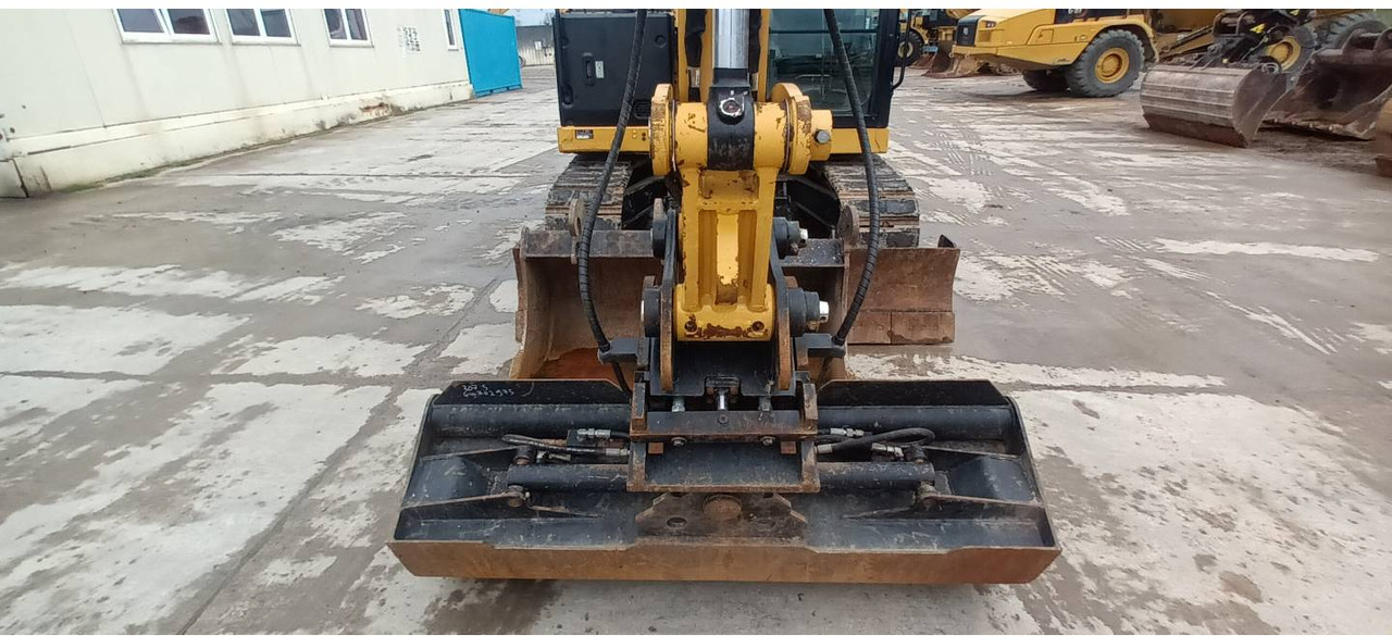 Crawler excavator CAT 307.5: picture 17
